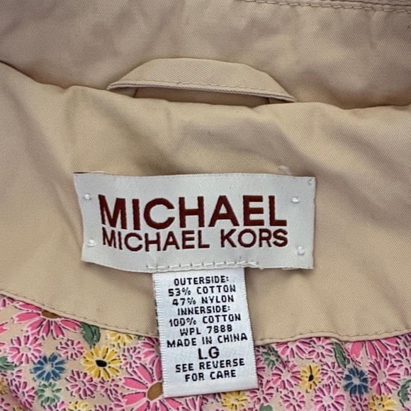 Beautiful Gently Loved Women's Tan Rain Coat with Floral Lining by Michael Kors - Picture 7 of 15
